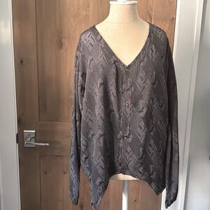 CP SHADES Diamond Embroidered Blouse Womens M button down Assymetric Lagenlook